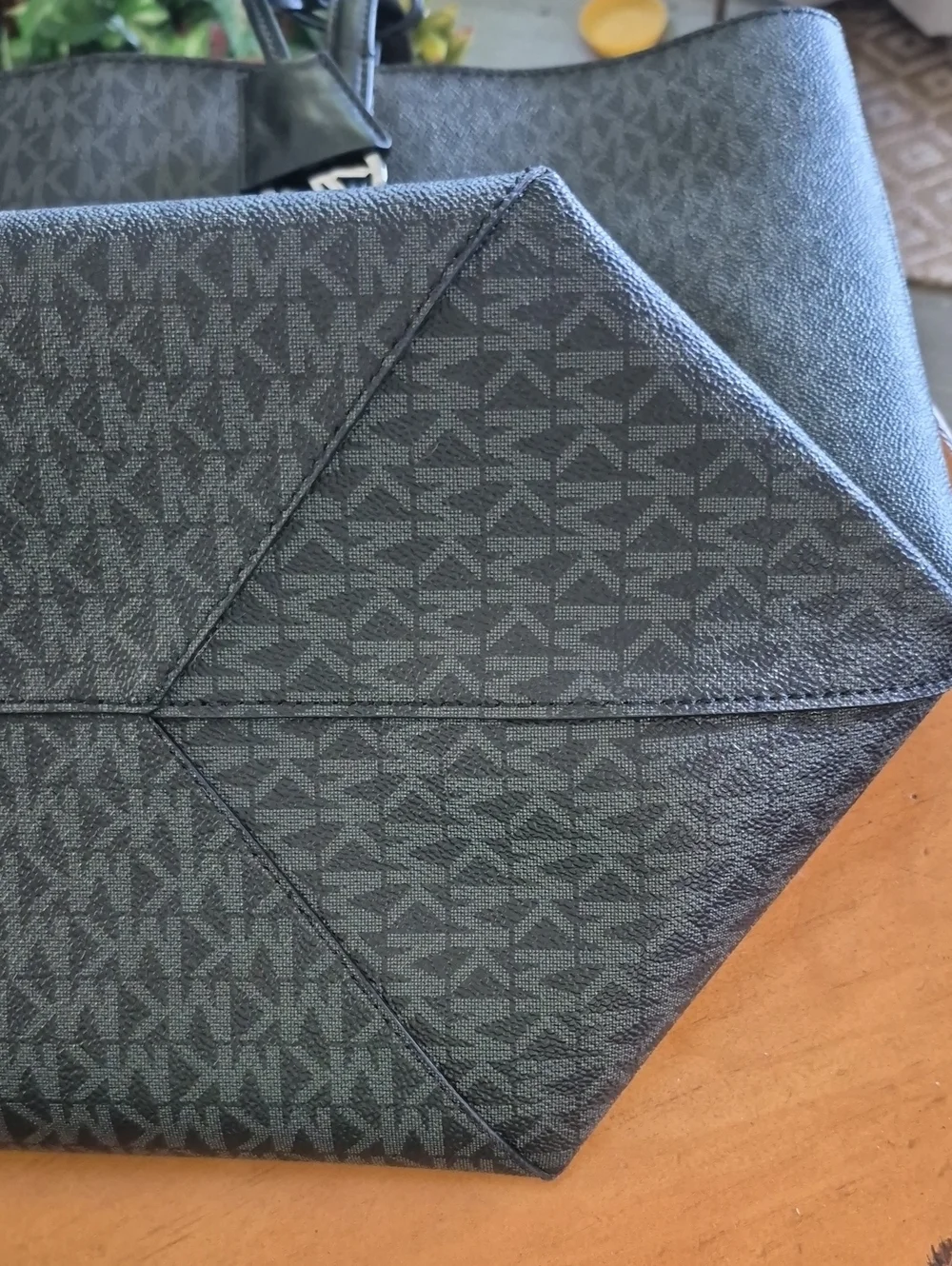 Michael Kors Large Reversible Black MK Logo Tote Bag w/ MK  Logo Glasses Case